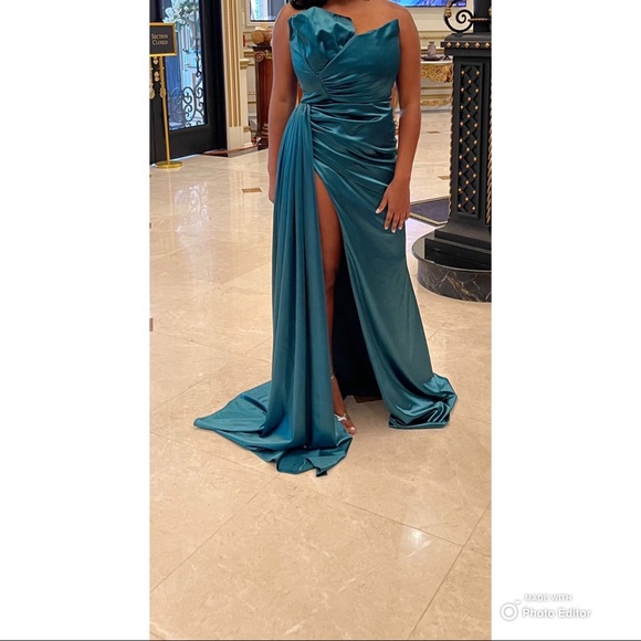 Emerald Green Gown - Picture 5 of 5